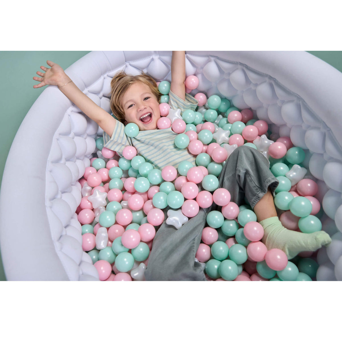 Sweet Spaces? Inflatable Ball Pit w/ 250 Balls